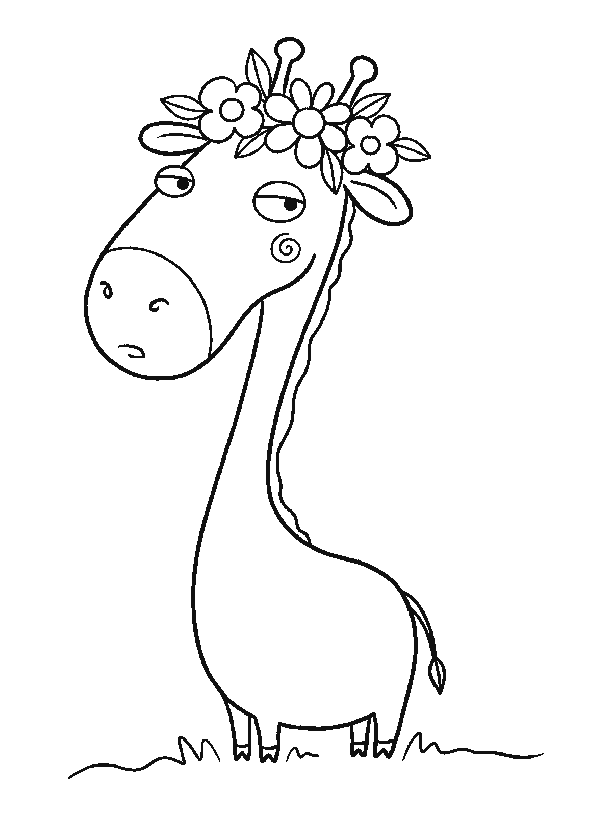 Ausmalbild: Eine Giraffe steht, zwischen ihren Hörnern liegt ein einfacher Kranz aus vier großen runden Blumen