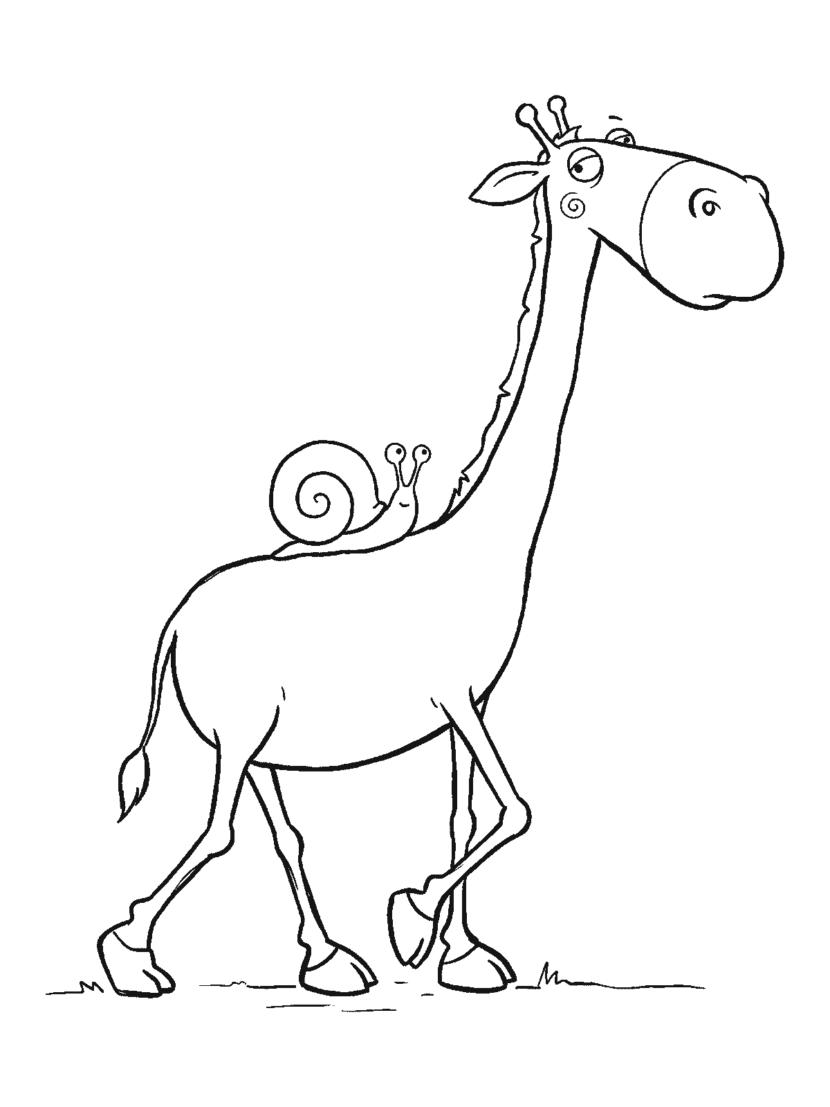 Ausmalbild: Eine Giraffe geht langsam, auf der Mitte ihres Rückens reitet eine kleine runde Schnecke