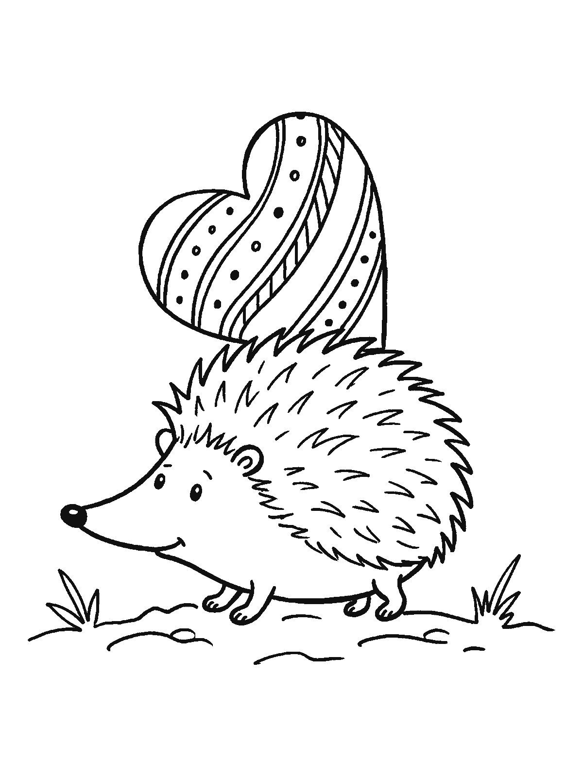 Ausmalbild: Ein runder Igel läuft mit einem großen gemusterten Herz auf den Stacheln und schaut vorsichtig nach vorn, damit es nicht herunterrutscht